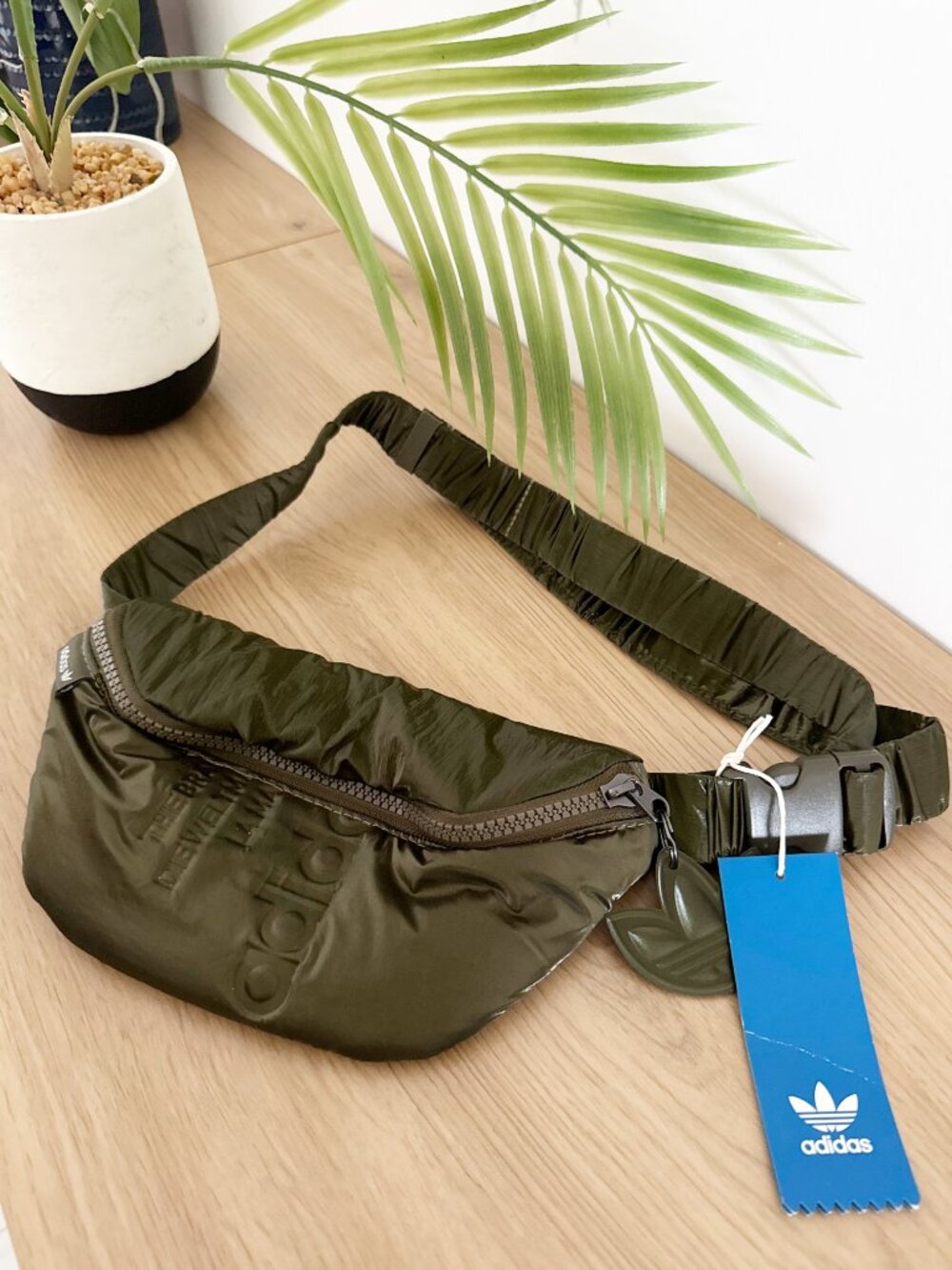 NEW ADIDAS Women's Originals Puffy Waistbag Fanny Pack H09126 Orbit Green - Picture 2 of 3